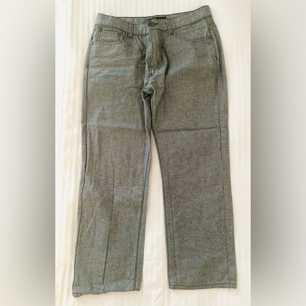 NWOT Men’s HOVA 36R wide legged jeans.